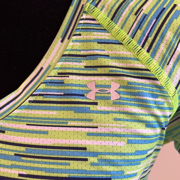 Under armor size Small heat gear women’s fitted workout V-neck blue/green design - Picture 2 of 4